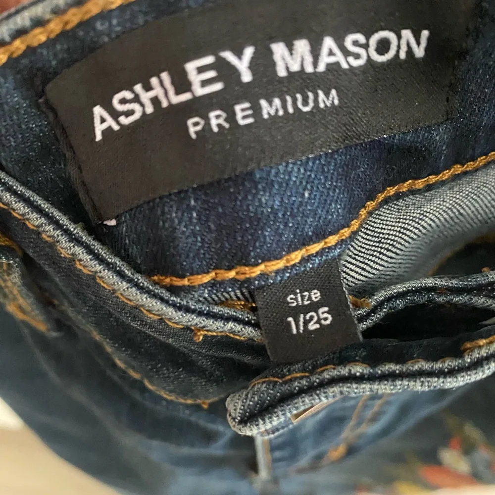 Women’s Size 25 Ashley Mason Flare Jeans
